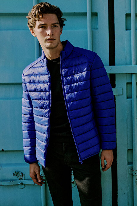 Rüzgar Geçirmez Sıcak Tutan Elyaf Dolgulu Ultra Hafif Standart Fit Şişme Lacivert Mont resmi