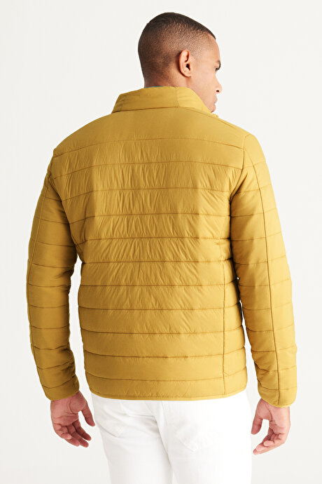 Rüzgar Geçirmez Sıcak Tutan Elyaf Dolgulu Ultra Hafif Standart Fit Şişme Sarı Mont resmi