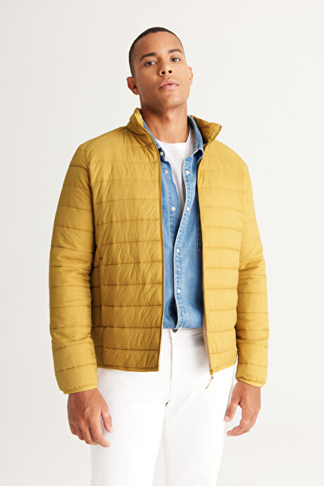 Rüzgar Geçirmez Sıcak Tutan Elyaf Dolgulu Ultra Hafif Standart Fit Şişme Sarı Mont resmi