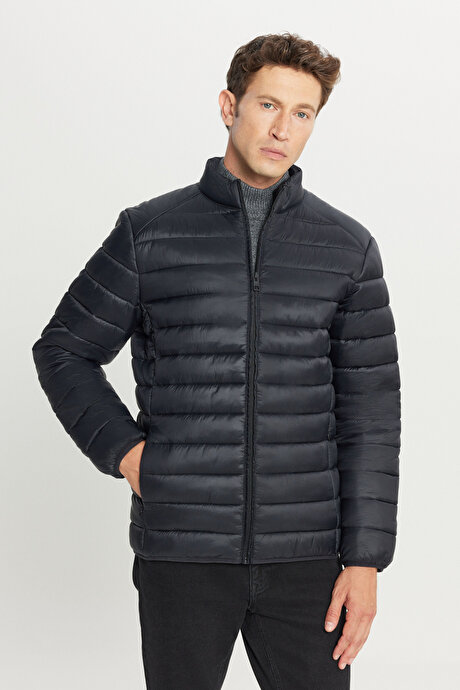 Rüzgar Geçirmez Sıcak Tutan Elyaf Dolgulu Ultra Hafif Standart Fit Şişme Siyah Mont resmi