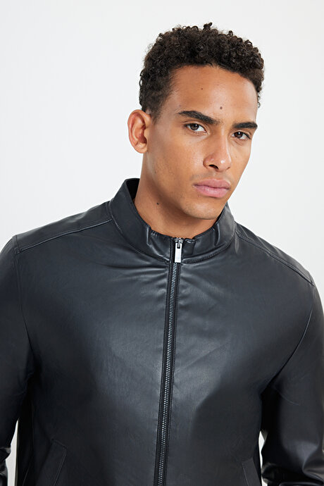 Standart Fit Normal Kesim Dik Yaka Siyah Mont resmi