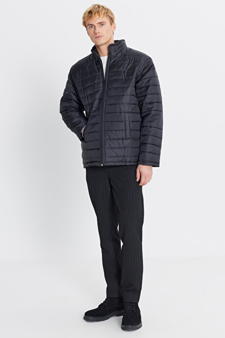 Sıcak Tutan Standart Fit Normal Kesim Dik Yaka Yan Cepli Siyah Mont resmi