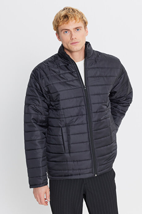 Sıcak Tutan Standart Fit Normal Kesim Dik Yaka Yan Cepli Siyah Mont resmi