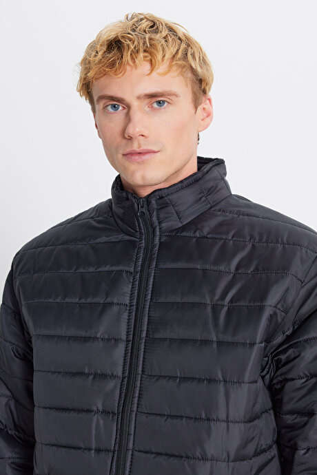 Sıcak Tutan Standart Fit Normal Kesim Dik Yaka Yan Cepli Siyah Mont resmi