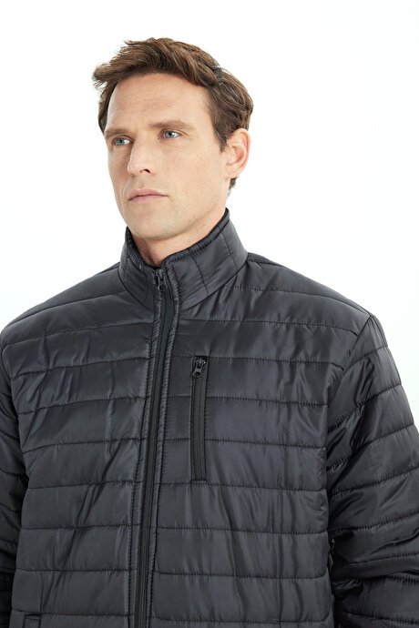 Sıcak Tutan Standart Fit Normal Kesim Dik Yaka Yan Cepli Siyah Mont resmi