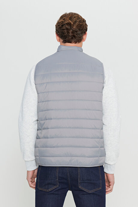 Rüzgar Geçirmez Taşınabilir Çantalı Sıcak Tutan Elyaf Dolgulu Ultra Hafif Standart Fit Şişme Gri Yelek resmi