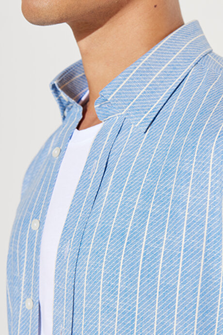 Slim Fit Dar Kesim Gizli Düğmeli Yaka %100 Pamuk Çizgili Mavi-Beyaz Gömlek resmi