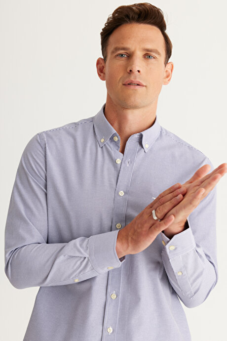 Slim Fit Dar Kesim Düğmeli Yaka Pamuklu Çizgili Lacivert-Beyaz Gömlek resmi