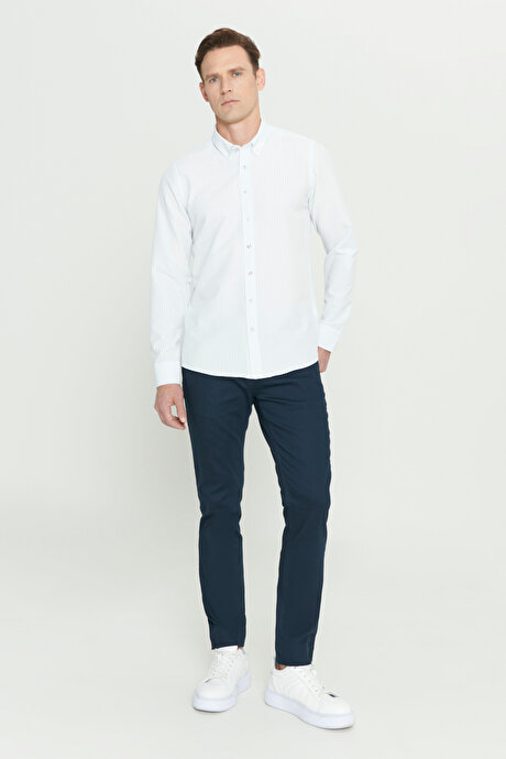 Kırışmayan Teknik Oxford Gofre Desenli Slim Fit Dar Kesim Düğmeli Yaka Esnek Hafif Kumaş Beyaz Gömlek resmi