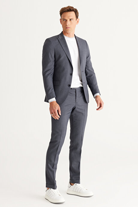 Ekstra Slim Fit Dar Kesim Kırlangıç Yaka Çizgili Gri Takım Elbise resmi