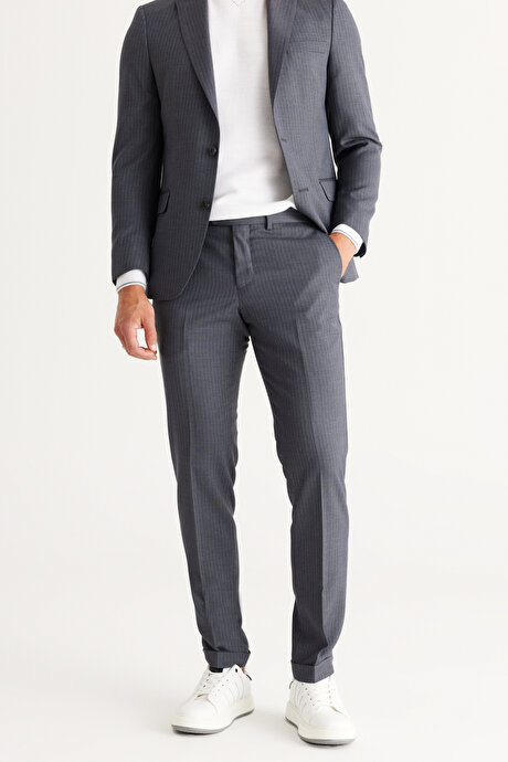 Ekstra Slim Fit Dar Kesim Kırlangıç Yaka Çizgili Gri Takım Elbise resmi