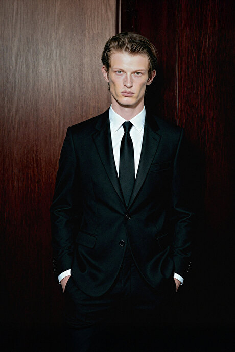 Slim Fit Dar Kesim Mono Yaka Siyah Takım Elbise resmi