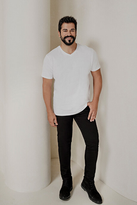 Slim Fit Dar Kesim V Yaka Pamuklu Kısa Kollu Beyaz Tişört resmi