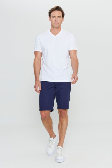 Slim Fit Dar Kesim V Yaka Pamuklu Kısa Kollu Beyaz Tişört resmi