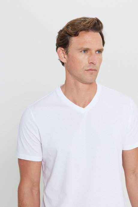 Slim Fit Dar Kesim V Yaka Pamuklu Kısa Kollu Beyaz Tişört resmi