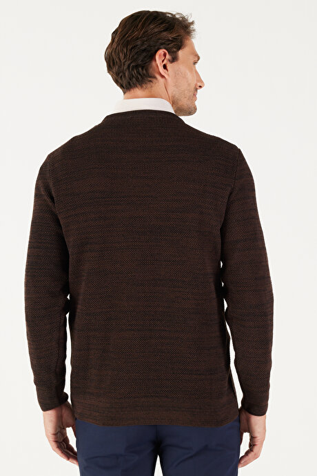 Standart Fit Normal Kesim Pamuklu Bisiklet Yaka Muline Desenli Kahve-Siyah Kazak resmi