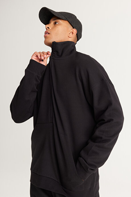 Oversize Bol Kesim Bato Yaka Pamuklu Siyah Sweatshirt resmi