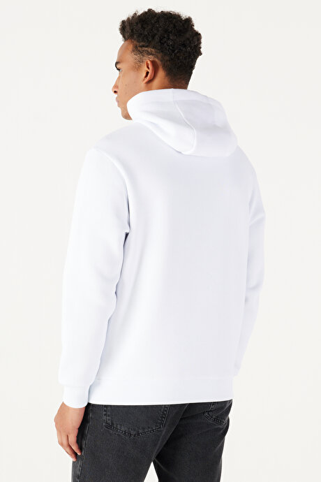 Standart Fit Normal Kesim İçi Polarlı 3 İplik Kapüşonlu Kanguru Cepli Pamuklu Beyaz Sweatshirt resmi