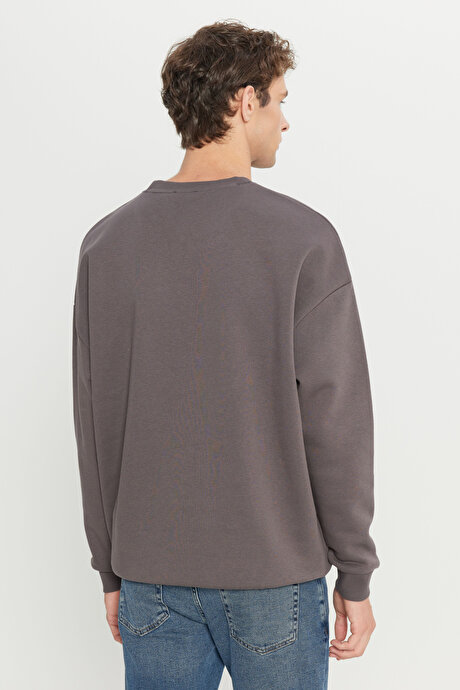 Oversize Bol Kesim İçi Polarlı 3 İplik Bisiklet Yaka Pamuklu Koyu Gri Sweatshirt resmi