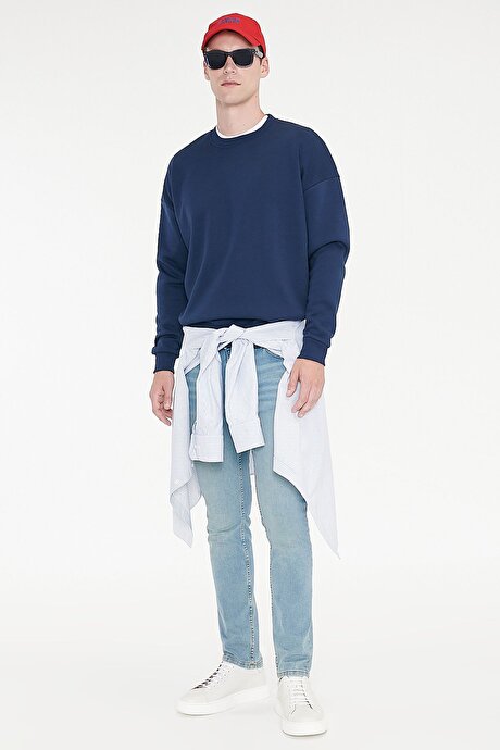 Oversize Bol Kesim İçi Polarlı 3 İplik Bisiklet Yaka Pamuklu Lacivert Sweatshirt resmi