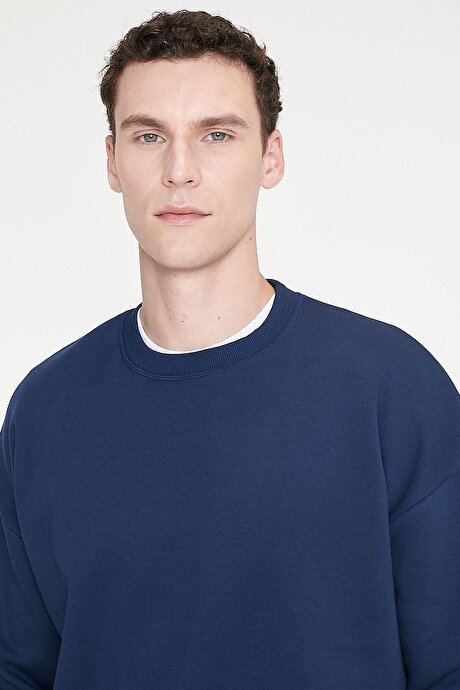 Oversize Bol Kesim İçi Polarlı 3 İplik Bisiklet Yaka Pamuklu Lacivert Sweatshirt resmi