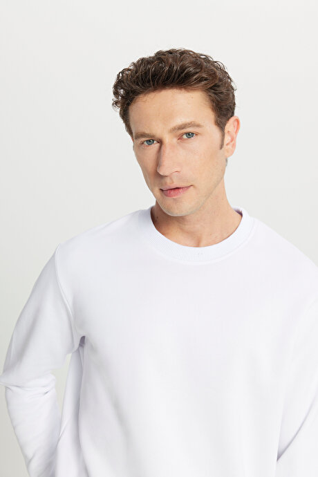 Standart Fit Normal Kesim İçi Polarlı 3 İplik Bisiklet Yaka Pamuklu Beyaz Sweatshirt resmi