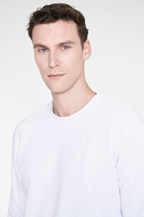 Standart Fit Normal Kesim İçi Polarlı 3 İplik Bisiklet Yaka Pamuklu Beyaz Sweatshirt resmi