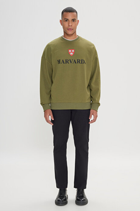 Oversize Fit Bol Kesim Harvard Lisanslı 3 İplik Pamuklu Bisiklet Yaka Haki Sweatshirt resmi