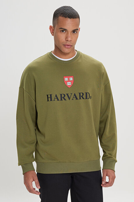 Oversize Fit Bol Kesim Harvard Lisanslı 3 İplik Pamuklu Bisiklet Yaka Haki Sweatshirt resmi