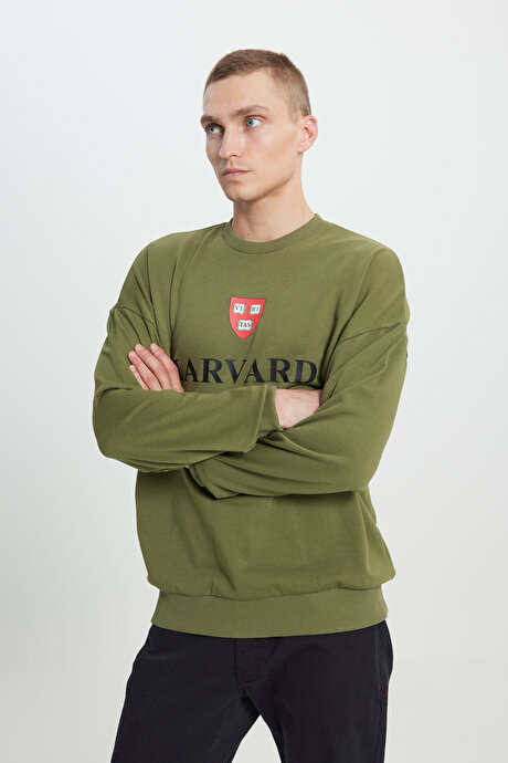 Oversize Fit Bol Kesim Harvard Lisanslı 3 İplik Pamuklu Bisiklet Yaka Haki Sweatshirt resmi