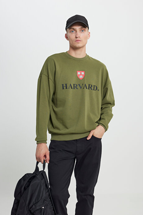 Oversize Fit Bol Kesim Harvard Lisanslı 3 İplik Pamuklu Bisiklet Yaka Haki Sweatshirt resmi