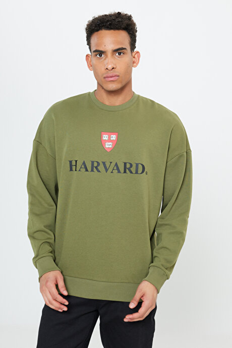 Oversize Fit Bol Kesim Harvard Lisanslı 3 İplik Pamuklu Bisiklet Yaka Haki Sweatshirt resmi