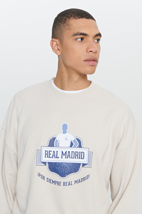 Oversize Fit Bol Kesim Real Madrid Lisanslı 3 İplik Pamuklu Bisiklet Yaka Açık Bej Sweatshirt resmi
