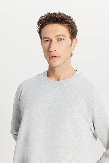 Standart Fit Normal Kesim 2 İplik Recycle Pamuklu Bisiklet Yaka Gri Melanj Sweatshirt resmi