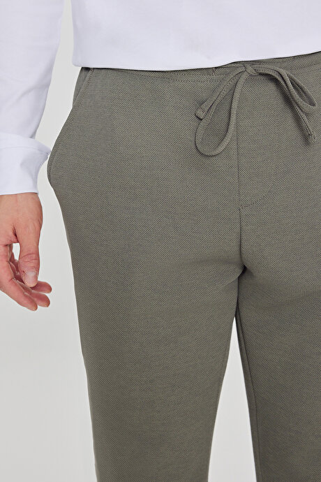 Pamuklu Standart Fit Normal Kesim Beli Lastikli Diagonal Desenli Örme Haki Pantolon resmi
