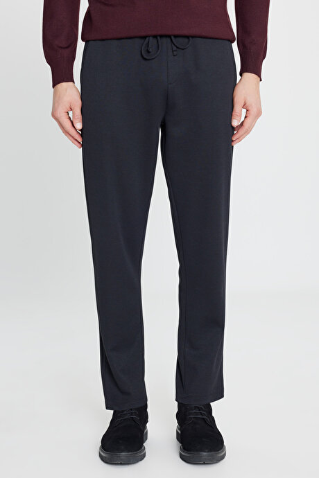 Pamuklu Standart Fit Normal Kesim Beli Lastikli Diagonal Desenli Örme Siyah Pantolon resmi