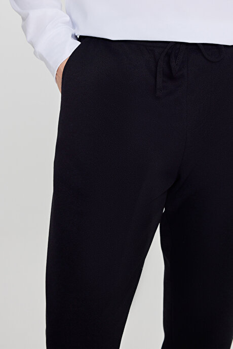 Pamuklu Standart Fit Normal Kesim Beli Lastikli Diagonal Desenli Örme Siyah Pantolon resmi