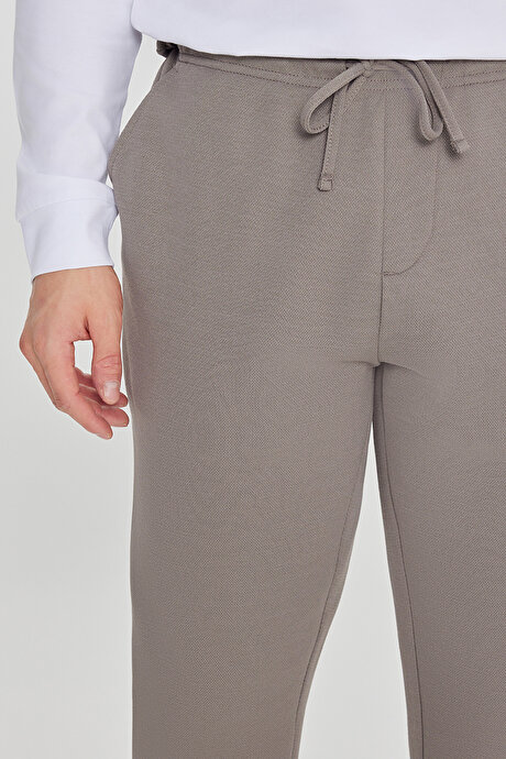 Pamuklu Standart Fit Normal Kesim Beli Lastikli Diagonal Desenli Örme Vizon Pantolon resmi