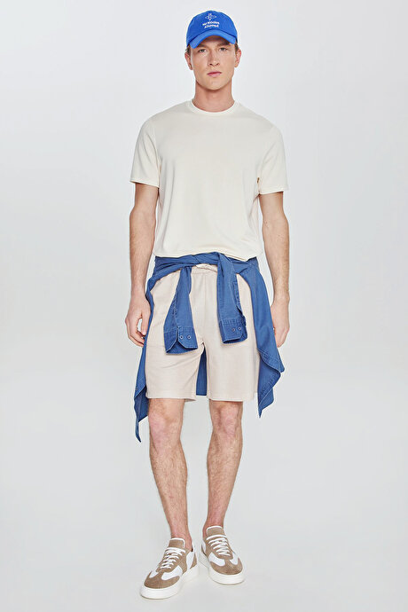 Pamuklu Standart Fit Normal Kesim Beli Bağlamalı Yan Cepli Örme Bej Şort resmi