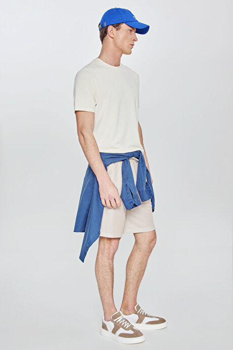 Pamuklu Standart Fit Normal Kesim Beli Bağlamalı Yan Cepli Örme Bej Şort resmi