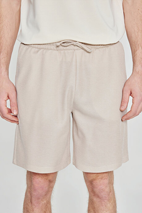 Pamuklu Standart Fit Normal Kesim Beli Bağlamalı Yan Cepli Örme Bej Şort resmi