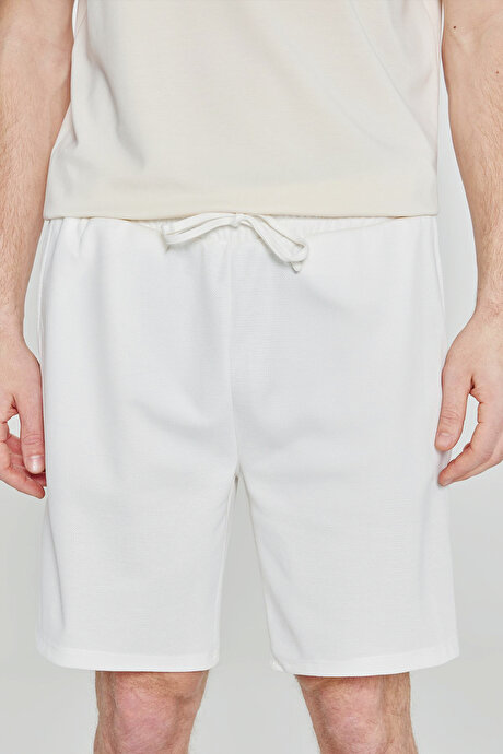 Pamuklu Standart Fit Normal Kesim Beli Bağlamalı Yan Cepli Örme Beyaz Şort resmi