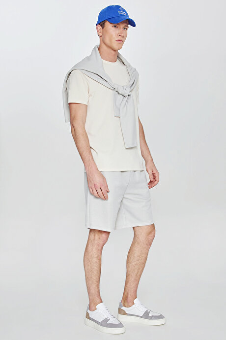 Pamuklu Standart Fit Normal Kesim Beli Bağlamalı Yan Cepli Örme Gri Şort resmi