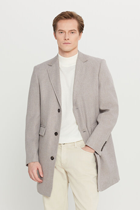 Standart Fit Normal Kesim Mono Yaka Armürlü Kapak Cepli Bej Palto resmi