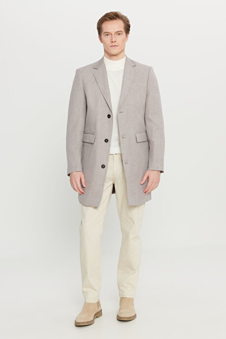 Standart Fit Normal Kesim Mono Yaka Armürlü Kapak Cepli Bej Palto resmi