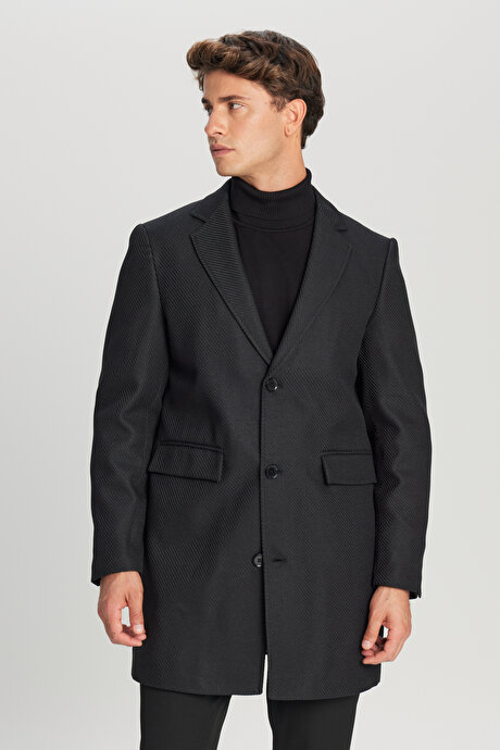 Standart Fit Normal Kesim Mono Yaka Armürlü Kapak Cepli Siyah Palto resmi