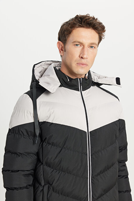 Standart Fit Normal Kesim Dik Yaka Kapüşonlu Yan Cepli Siyah-Bej Kaban resmi