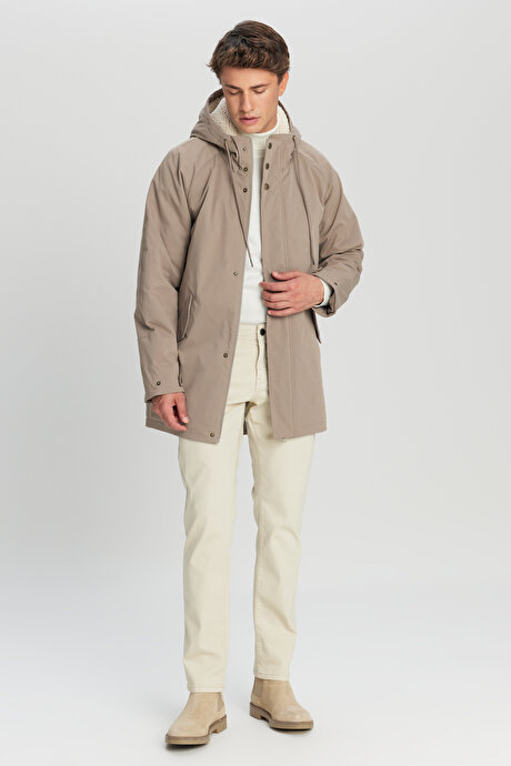 Standart Fit Normal Kesim Kapüşonlu Dik Yaka Yan Cepli Bej Kaban resmi