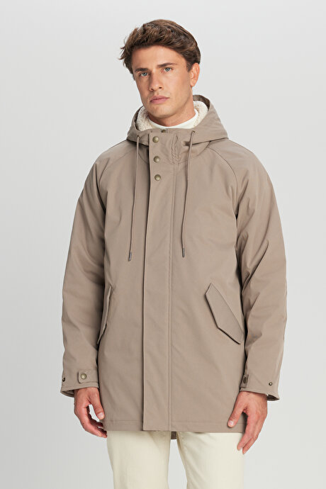 Standart Fit Normal Kesim Kapüşonlu Dik Yaka Yan Cepli Bej Kaban resmi