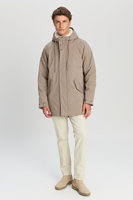 Standart Fit Normal Kesim Kapüşonlu Dik Yaka Yan Cepli Bej Kaban resmi